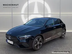Kosmosschwarz metalliclack Gebraucht 2024 Mercedes A200 Progressive Kleinwagen | 32.900 € (Etwas zu teuer)