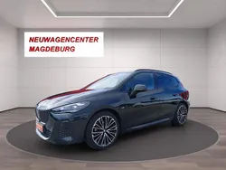 Black sapphire metallic Gebraucht 2024 BMW 218 Active Tourer M Sport Van / Kleinbus | 29.980 € (Fairer Preis)