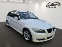 Weiß Gebraucht 2012 BMW 318 Comfort Edition Kombi | 7.590 € (Guter Preis)