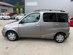 Grau Gebraucht 2005 Toyota Yaris Verso Van / Kleinbus | 2.450 € (Fairer Preis)