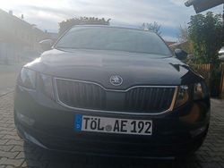 Schwarz Gebraucht 2018 Skoda Octavia Ambition Kombi | 11.200 € (Fairer Preis)