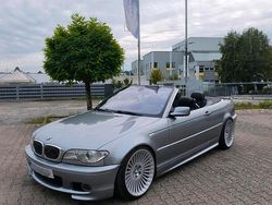 Grau Gebraucht 2004 BMW 330 Cabriolet Cabrio | 14.500 €