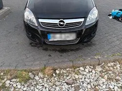 Schwarz Gebraucht 2010 Opel Zafira Van / Kleinbus | 4.600 € (Etwas zu teuer)