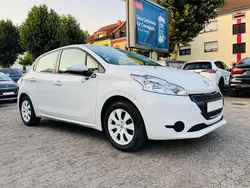 Weiß Gebraucht 2014 Peugeot 208 Kleinwagen | 4.500 € (Fairer Preis)