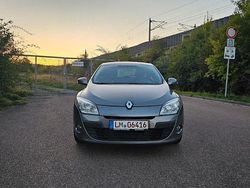 Grau Gebraucht 2012 Renault Mégane III Expression Limousine | 5.999 € (Fairer Preis)