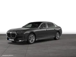 Grau Gebraucht 2024 BMW 750e Limousine | 99.550 €