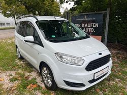 Weiß Gebraucht 2016 Ford Tourneo Courier Titanium Van / Kleinbus | 8.799 € (Fairer Preis)