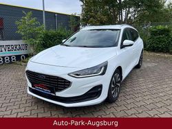 Weiß Gebraucht 2023 Ford Focus Titanium Limousine | 20.980 € (Guter Preis)