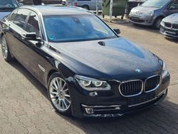 Black sapphire metallic Gebraucht 2015 BMW 750L Comfort Edition Limousine | 23.950 € (Guter Preis)