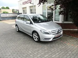 Silber Gebraucht 2014 Mercedes B180 Van / Kleinbus | 11.990 € (Fairer Preis)