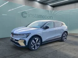 Grau Gebraucht 2023 Renault Mégane Iconic Limousine | 35.140 € (Fairer Preis)