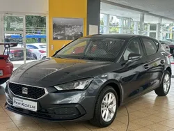 Grau Gebraucht 2024 Seat Leon Style Limousine | 22.499 € (Guter Preis)