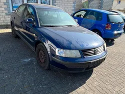 Blau Gebraucht 1999 VW Passat Limousine | 485 € (Superpreis)