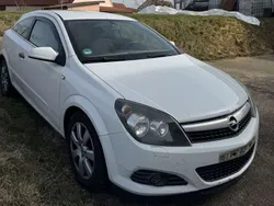 Weiß Gebraucht 2009 Opel Astra GTC Coupé | 700 € (Fairer Preis)