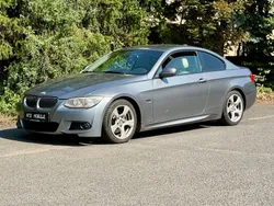 Spacegrau metallic Gebraucht 2011 BMW 330 Sport Line Coupé | 7.999 €
