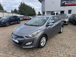 Grau Gebraucht 2015 Hyundai i30 Trend Kombi | 6.990 € (Fairer Preis)