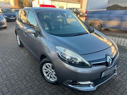Grau Gebraucht 2014 Renault Scénic Dynamique Van / Kleinbus | 7.399 € (Fairer Preis)