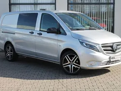 Silber Gebraucht 2021 Mercedes Vito Van / Kleinbus | 39.998 € (Guter Preis)