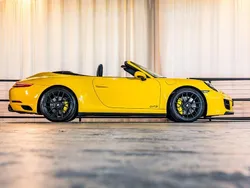 Gelb Gebraucht 2017 Porsche 911 Carrera GTS Cabrio | 128.900 € (Etwas zu teuer)