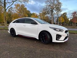 Weiß Gebraucht 2020 Kia ProCeed Kleinwagen | 22.500 € (Fairer Preis)