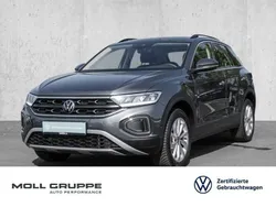 Indiumgrau metallic Gebraucht 2024 VW T-Roc Life SUV | 29.240 € (Superpreis)