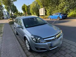 Blau Gebraucht 2010 Opel Astra Kombi | 2.500 € (Fairer Preis)