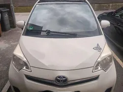 Weiß Gebraucht 2014 Toyota Verso-S Van / Kleinbus | 4.400 € (Superpreis)
