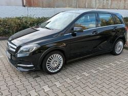 Schwarz Gebraucht 2015 Mercedes B200 Van / Kleinbus | 9.300 € (Guter Preis)