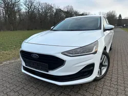 Weiß Gebraucht 2022 Ford Focus Cool & Connect Limousine | 15.690 € (Superpreis)