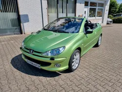 Grün Gebraucht 2004 Peugeot 206 CC Cabrio | 2.660 € (Fairer Preis)