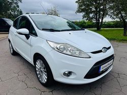 Weiß Gebraucht 2009 Ford Fiesta Titanium Kleinwagen | 4.990 € (Etwas zu teuer)