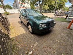 Grün Gebraucht 2000 VW Golf Limousine | 2.250 €