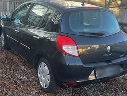 Schwarz Gebraucht 2009 Renault Clio II Kleinwagen | 1.600 € (Fairer Preis)