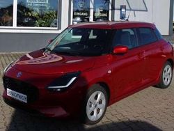 Burning red pearl Gebraucht 2025 Suzuki Swift Comfort Kleinwagen | 17.990 € (Fairer Preis)