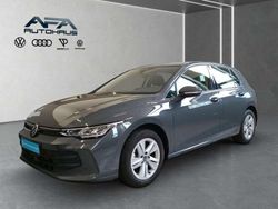 Delfingrau metallic Gebraucht 2024 VW Golf VIII Life Limousine | 22.869 € (Fairer Preis)