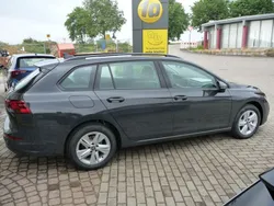 Grau Gebraucht 2023 VW Golf VIII Life Kombi | 25.900 € (Fairer Preis)