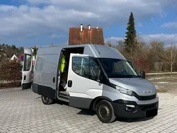 Grau Gebraucht 2017 Iveco Daily Limousine | 7.999 €