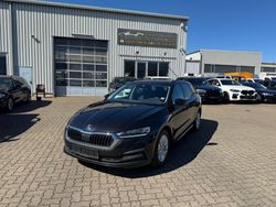 Schwarz Gebraucht 2021 Skoda Octavia Ambition Kombi | 12.990 € (Fairer Preis)