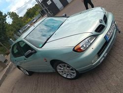 Grün Gebraucht 2001 Nissan Primera Comfort Limousine | 800 € (Fairer Preis)