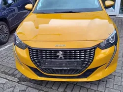 Gelb Gebraucht 2021 Peugeot 208 Allure Kleinwagen | 17.590 € (Etwas zu teuer)
