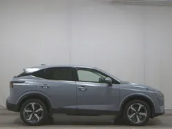 Grau Gebraucht 2022 Nissan Qashqai N-Connecta SUV | 17.780 € (Fairer Preis)