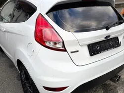 Weiß Gebraucht 2013 Ford Fiesta Kleinwagen | 2.900 € (Guter Preis)