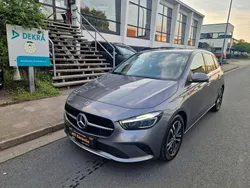 Grau Gebraucht 2023 Mercedes B220 Van / Kleinbus | 30.999 € (Superpreis)