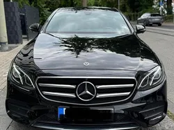 Schwarz Gebraucht 2019 Mercedes E200 AMG line Limousine | 25.800 €