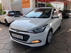 Weiß Gebraucht 2017 Hyundai i20 Active Limousine | 8.400 € (Fairer Preis)
