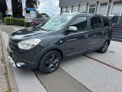 Grau Gebraucht 2017 Dacia Lodgy Celebration Van / Kleinbus | 7.990 € (Fairer Preis)
