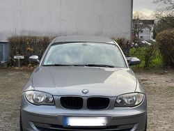 Grau Gebraucht 2009 BMW 118 Kleinwagen | 2.400 € (Guter Preis)