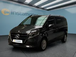 Grau Gebraucht 2024 Mercedes V220 Van / Kleinbus | 67.949 €