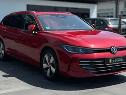 Rot Gebraucht 2024 VW Passat Elegance Kombi | 35.900 € (Fairer Preis)