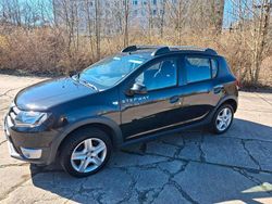 Schwarz Gebraucht 2015 Dacia Sandero Stepway Kleinwagen | 6.900 € (Etwas zu teuer)